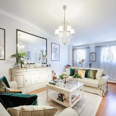 Spacious With Elevator Along Via Guinigi * 루카