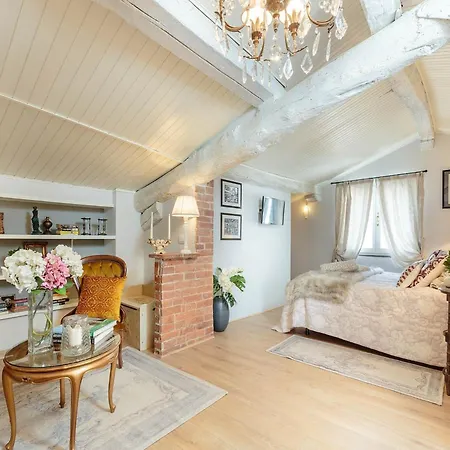아파트 Spacious With Elevator Along Via Guinigi 루카